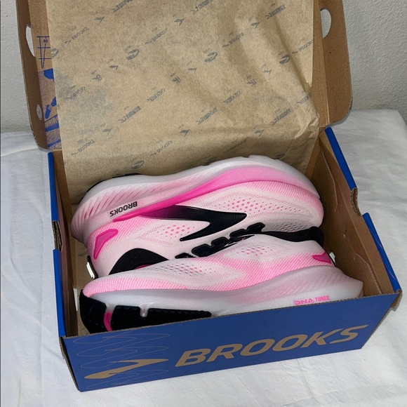 Brooks Women's Glycerin 23 in Pink and Black - Picture 8 of 9